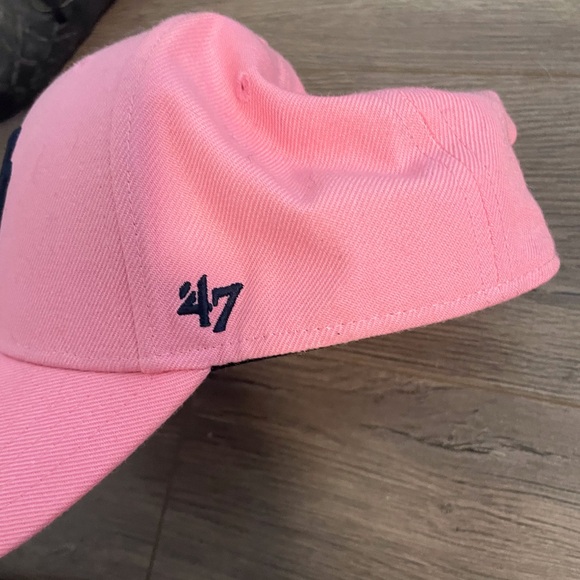 Yankees cap, NEVER WORN, was gifted, pink and brand new, one size fits most - Picture 3 of 3